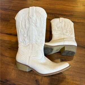 Coconuts By Matisse Gaucho Western Boots White Cowgirl Boots Women’s Size 7.5